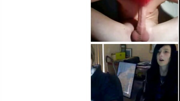 Nuttige Schlampe mit hellem Haar und großen Brüsten, die auf Knien private sex clips steht