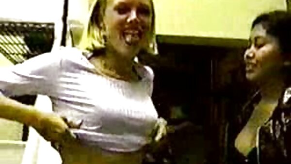 Die aufgepeppte blonde Hure Paula White wird im Doggystyle gefickt, kostenlose deutsche sex clips bevor sie Sperma auf ihren Händen willkommen heißt