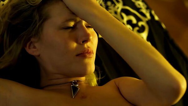 Billige blonde kostenlose deutsche sex clips Schlampe gibt einem übergroßen Schwanz einen Blowjob