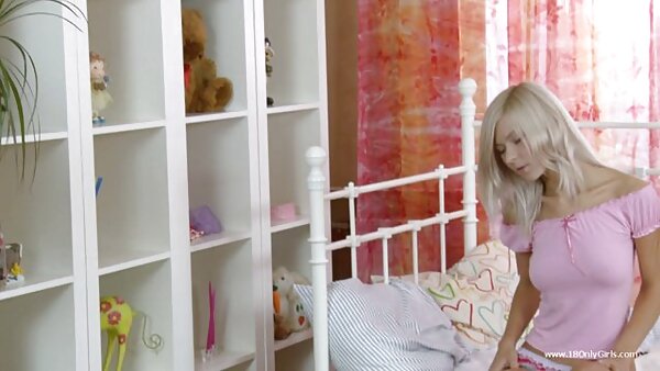Die unersättliche blonde Schönheit Romy Roundell fickt einen kostenlosesexclips Schwarzen in einem POV-Video